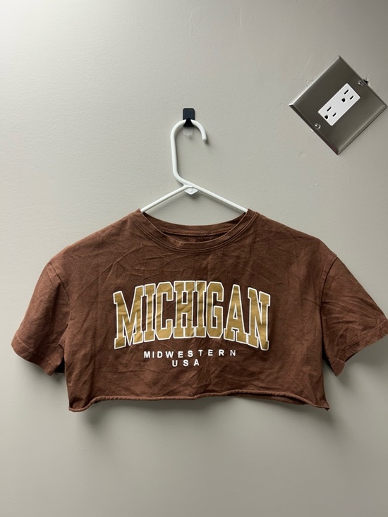 SHEIN Tops - SHEIN Women’s Brown Cropped “Michigan” Tee